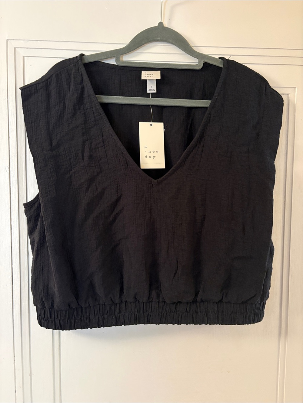 a new day Black V-Neck Sleeveless Cropped Top